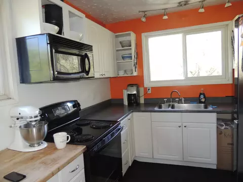 1683 Victor Ave, Redding, CA 96003 photo 3