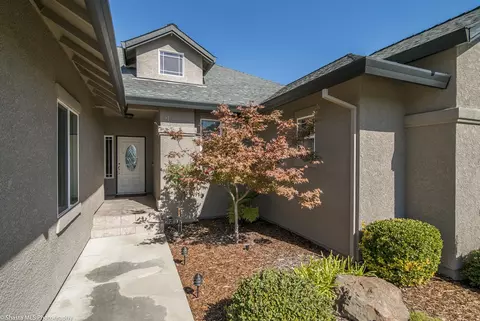 1038 Rollingview Dr, Redding, CA 96003 photo 3