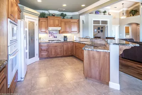 1038 Rollingview Dr, Redding, CA 96003 photo 5