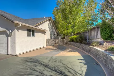 1439 Gladstone Ct, Redding, CA 96001 photo 12