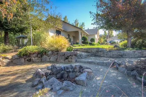 1439 Gladstone Ct, Redding, CA 96001 photo 5