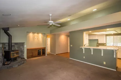 1439 Gladstone Ct, Redding, CA 96001 photo 9