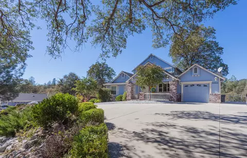9260 Swasey Dr, Redding, CA 96001 photo 1