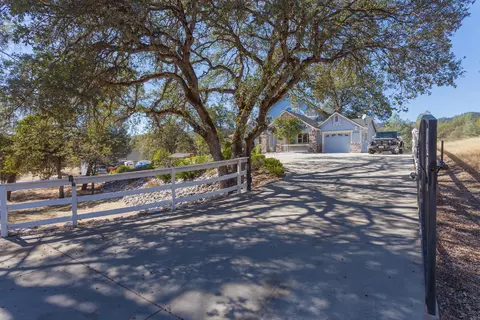 9260 Swasey Dr, Redding, CA 96001 photo 2