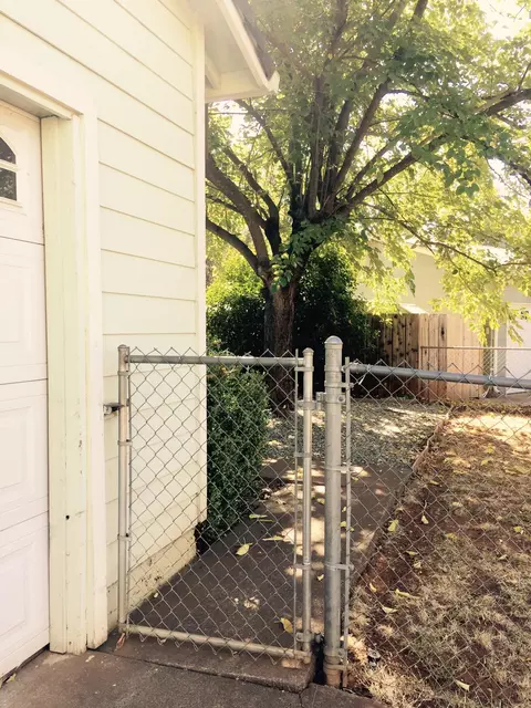 2145 Martian Way, Redding, CA 96002 photo 3