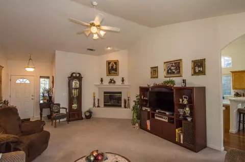 1735 Record Ln, Redding, CA 96001 photo 3
