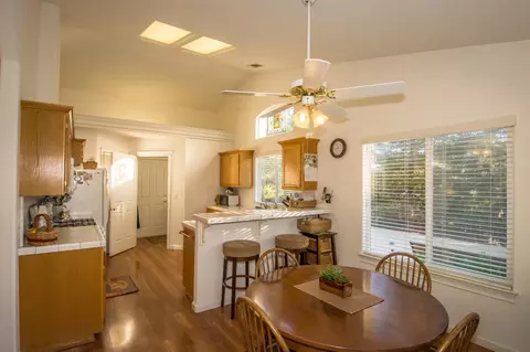 1735 Record Ln, Redding, CA 96001 photo 5