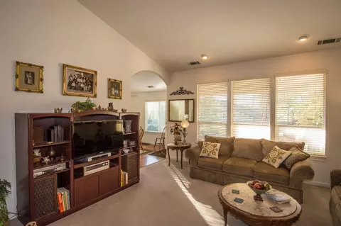 1735 Record Ln, Redding, CA 96001 photo 4