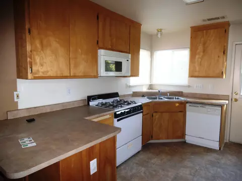 1751 Logan St, Redding, CA 96001 photo 4
