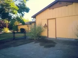 2915 Shasta View Dr, Redding, CA 96002 photo 2