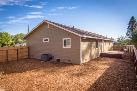 16149 Bush St, Redding, CA 96001 photo 2