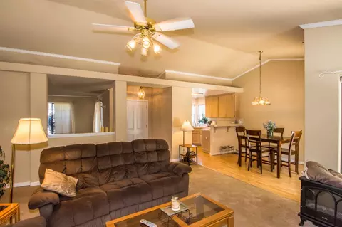5835 Fairmont Dr, Redding, CA 96003 photo 4