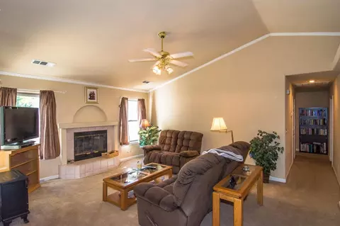 5835 Fairmont Dr, Redding, CA 96003 photo 3