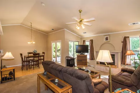 5835 Fairmont Dr, Redding, CA 96003 photo 8