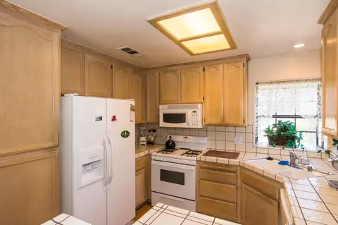 5835 Fairmont Dr, Redding, CA 96003 photo 7