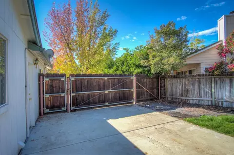 726 Lotus Ct, Redding, CA 96003 photo 40