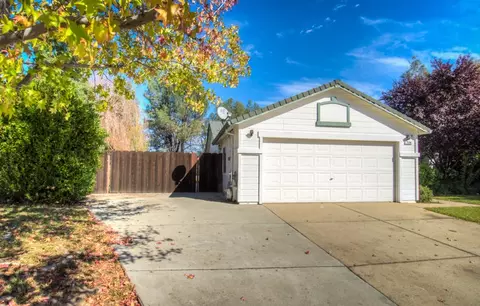 726 Lotus Ct, Redding, CA 96003 photo 3