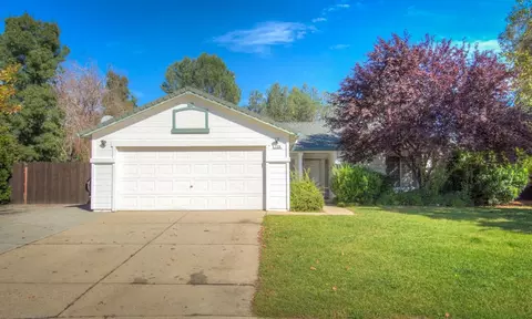 726 Lotus Ct, Redding, CA 96003 photo 2