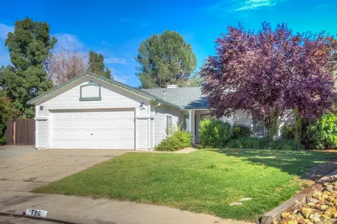 726 Lotus Ct, Redding, CA 96003 photo 1
