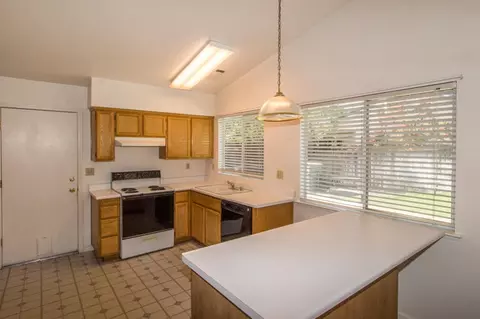 726 Lotus Ct, Redding, CA 96003 photo 11