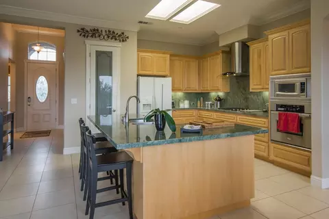 768 Rogue River Way, Redding, CA 96003 photo 4