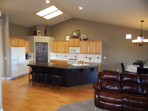1060 Spring Ridge Dr, Redding, CA 96003 photo 7