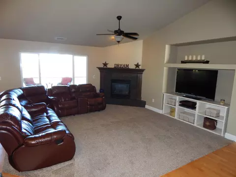 1060 Spring Ridge Dr, Redding, CA 96003 photo 13