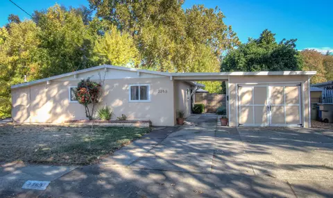 2263 London Ave, Redding, CA 96001 photo 1