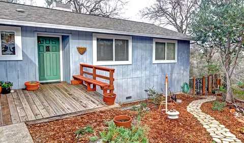 715 Cascade Ct, Redding, CA 96001 photo 3