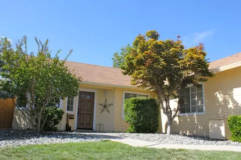 577 Alamine Dr, Redding, CA 96003 photo 2