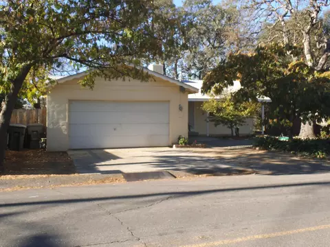1315 Riviera Dr, Redding, CA 96001 photo 1