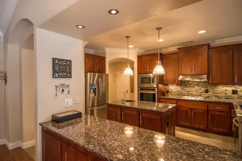 2460 Crescent Moon Ct, Redding, CA 96001 photo 6