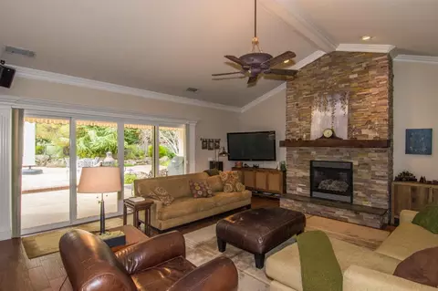 2460 Crescent Moon Ct, Redding, CA 96001 photo 5