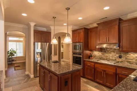 2460 Crescent Moon Ct, Redding, CA 96001 photo 8