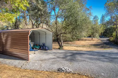 1946 Herbscenta Ln, Redding, CA 96003 photo 4
