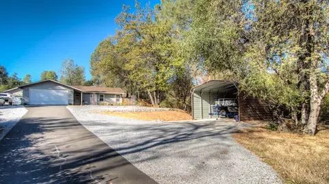 1946 Herbscenta Ln, Redding, CA 96003 photo 3