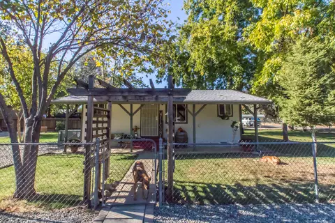 5680 Wildwood Dr, Redding, CA 96001 photo 2