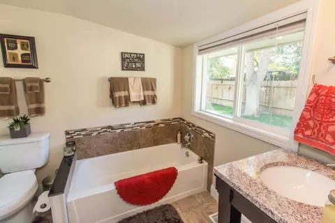 5680 Wildwood Dr, Redding, CA 96001 photo 16