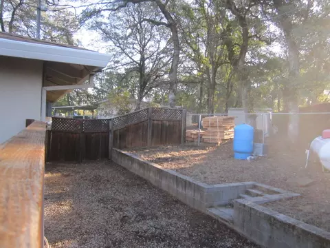 20337 Gibson Ct, Redding, CA 96002 photo 11