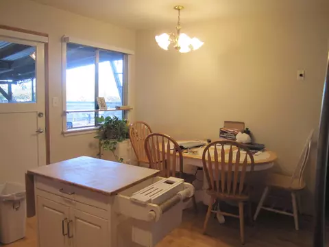 20337 Gibson Ct, Redding, CA 96002 photo 3