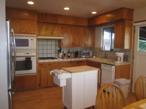 20337 Gibson Ct, Redding, CA 96002 photo 2