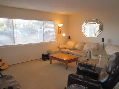 20337 Gibson Ct, Redding, CA 96002 photo 5