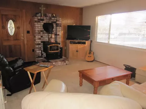 20337 Gibson Ct, Redding, CA 96002 photo 4