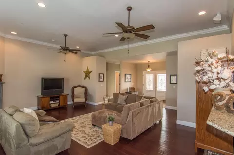 22510 Brady Ct, Red Bluff, CA 96080 photo 2