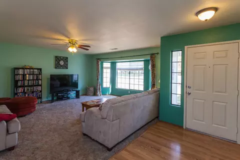 1664 Lacey Ln, Redding, CA 96003 photo 2