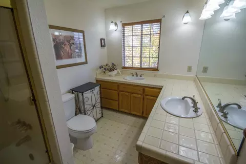 19635 Miwok Ct, Redding, CA 96002 photo 16