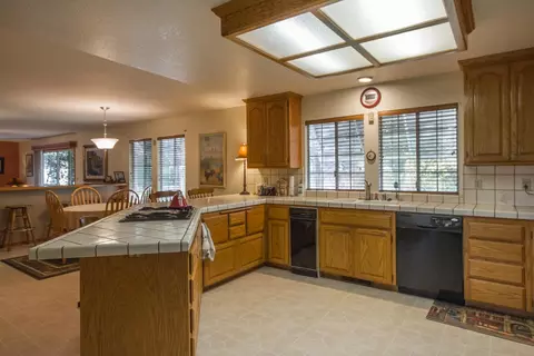 19635 Miwok Ct, Redding, CA 96002 photo 8