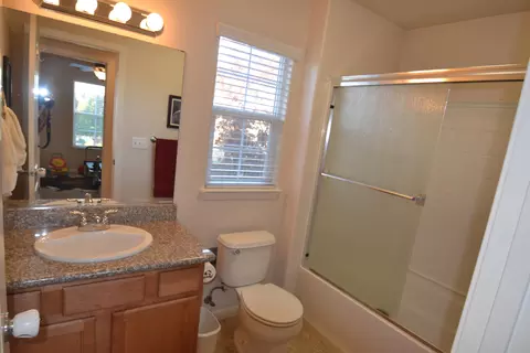 2039 Vienna, Redding, CA 96003 photo 11