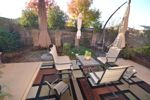 2039 Vienna, Redding, CA 96003 photo 4