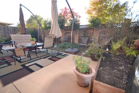 2039 Vienna, Redding, CA 96003 photo 15
